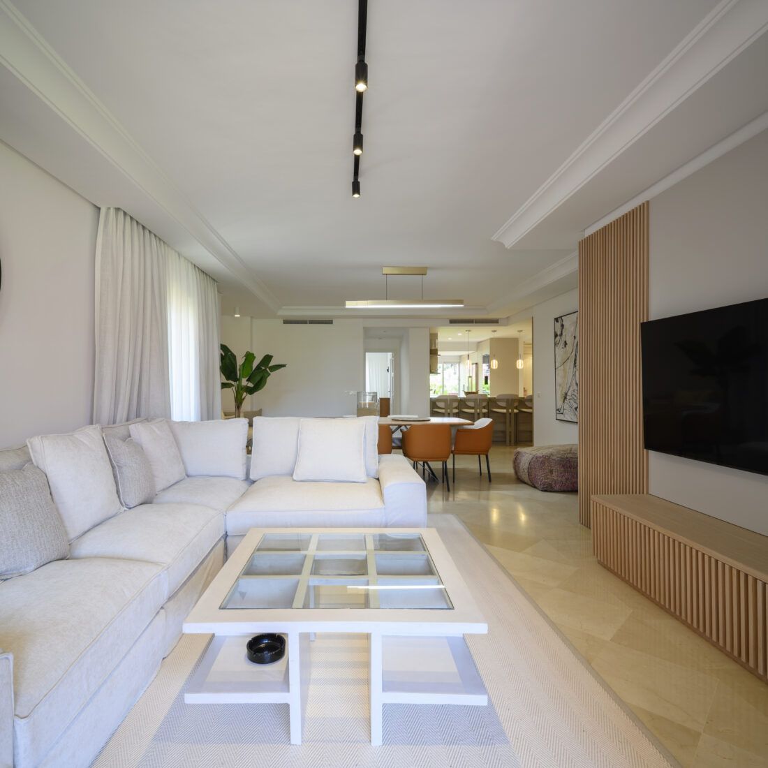 COZY BEACHFRONT APARTMENT